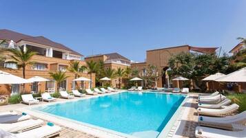 3 outdoor pools, sun loungers