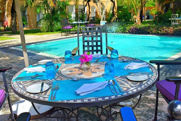 Outdoor dining