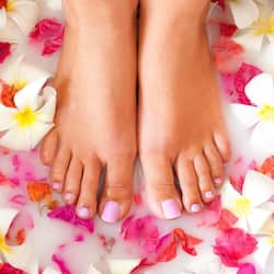 Couples treatment rooms, body treatments, hot stone massages