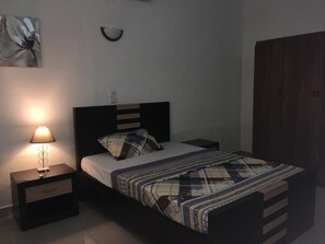 3 chambres, fer et planche à repasser, Wi-Fi gratuit, draps fournis