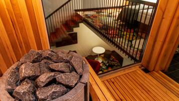 Royal-Suite | Hochwertige Bettwaren, Zimmersafe, individuell eingerichtet