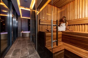 Tyrkisk bad/hamam, kroppsbehandlinger, kroppsinnpakning og kroppsskrubb