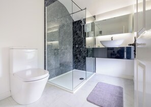 Quarto casal (Luxury King) | Roupas de cama premium, individualmente decorados