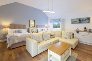 Premium bedding, individually decorated, individually furnished, desk