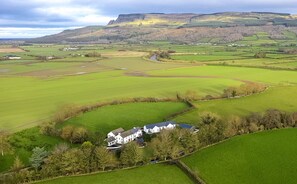 Situated in a lush valley, this country house offers expansive views of the surrounding countryside.