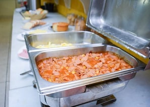 Free buffet breakfast 