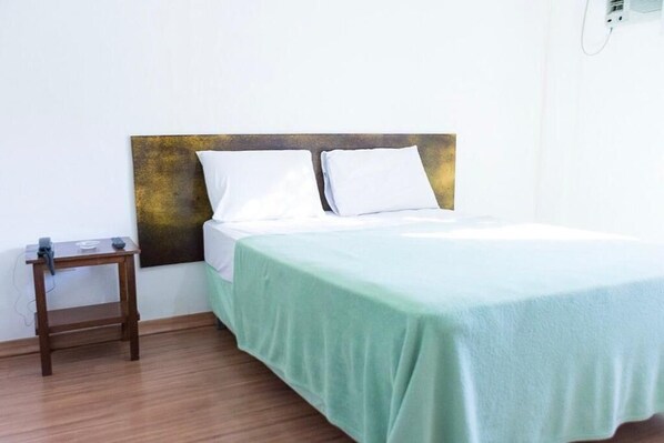Free WiFi, bed sheets