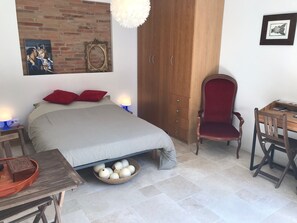 Phòng đôi phong cách cổ điển | Trang bị nội thất với thiết kế riêng biệt, màn/rèm cản sáng