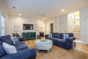 Smart TV, ping pong - 🔥Optional heated pool🔥 Hydraulic 🔑 operated SAFETY pool cover. (Tybee Island)