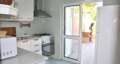 Stylish and well-equipped, private pool, close to amenities, free AC & Wifi