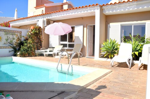 Stylish and well-equipped, private pool, close to amenities, free AC & Wifi