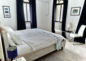 3 Schlafzimmer, Schreibtisch, Bügeleisen/Bügelbrett, Reisekinderbett