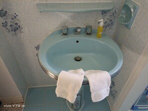 花灑/浴缸組合、風筒、提供毛巾、番梘