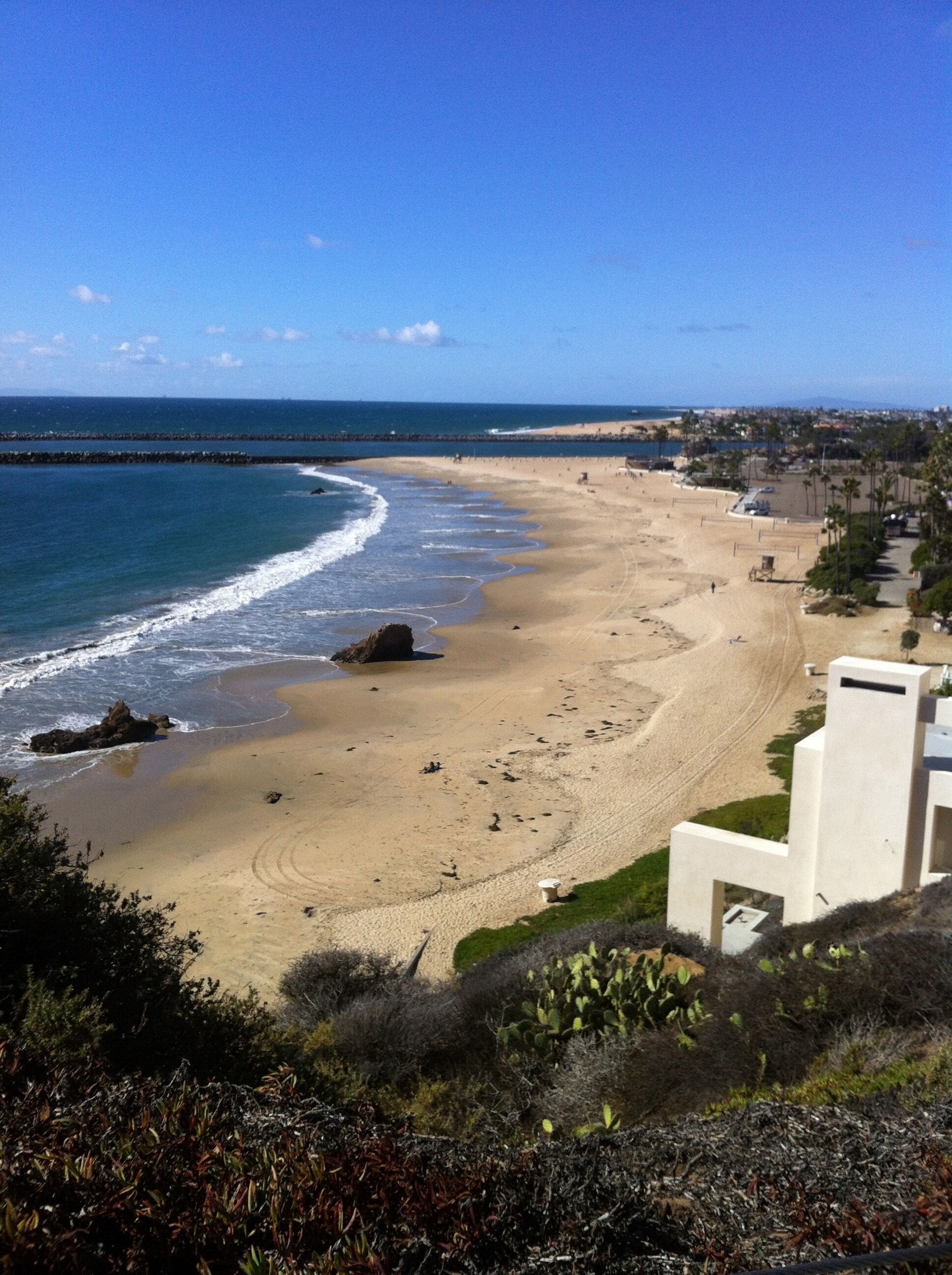 Bungalow Unit 1 Block from two beaches with enclosed patio.