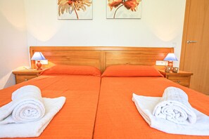 3 bedrooms, bed sheets