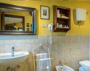 Bathroom - Fonte Bertusi- Il Mandorlo (Pienza)