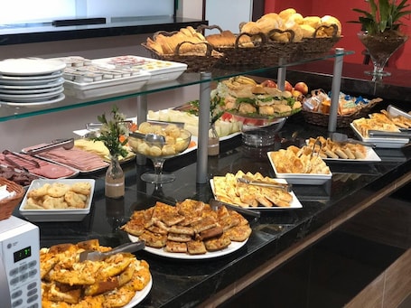 朝食 (ビュッフェ)、毎日提供 (無料). ダラス ホテル