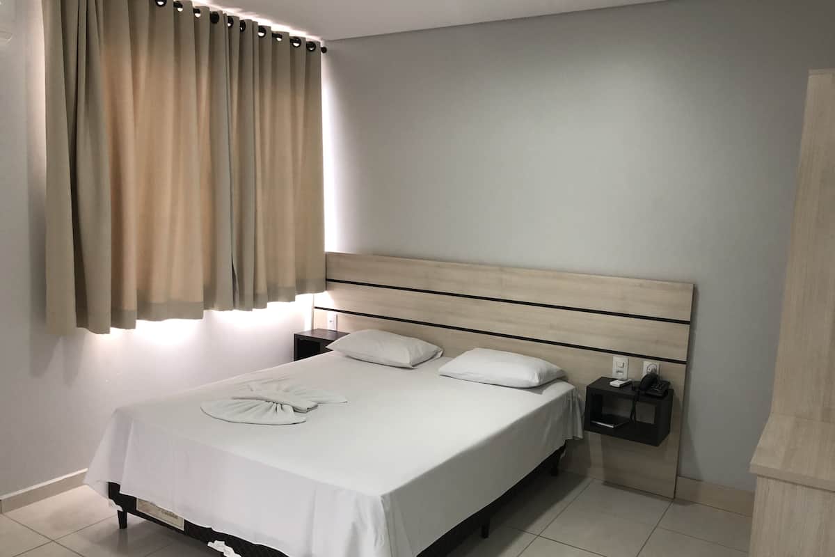 Kamar Double atau Twin Deluks | Minibar, Wi-Fi gratis, dan seprai linen