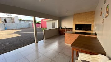 Televisión LED de 32 pulgadas con canales por cable y televisión