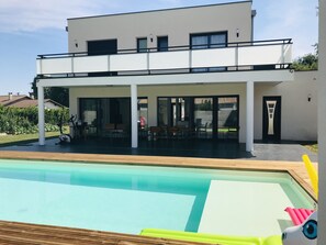 Outdoor pool - Villa de Prestige au Cœur du Médoc - Up to 12 people (Cussac-Fort-Médoc)