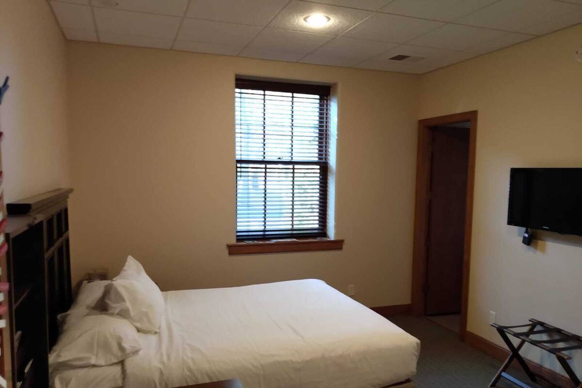 standard single room | free wifi, bed sheets