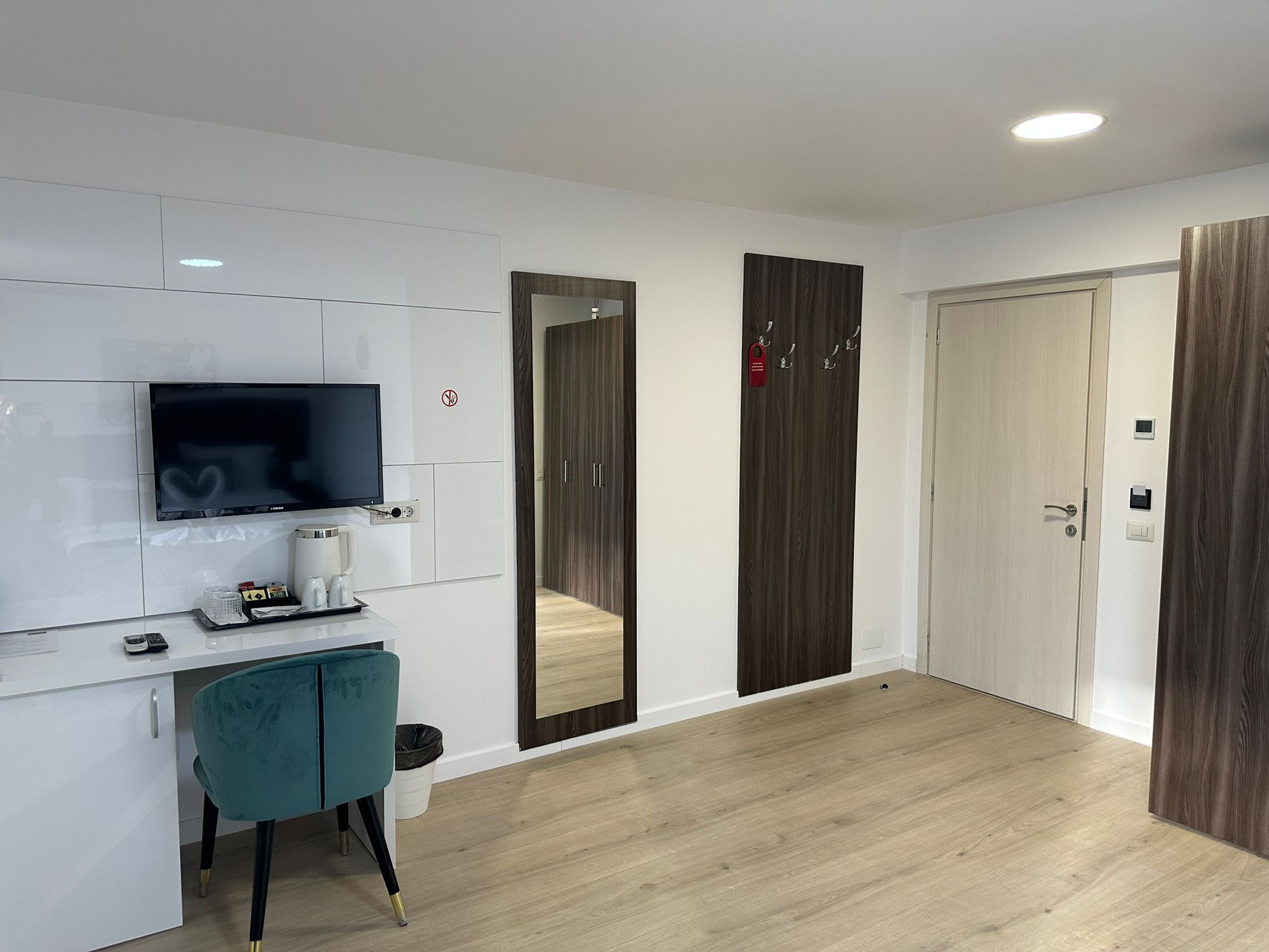 Habitació doble prèmium, 1 llit de matrimoni gran | Roba de llit d'alta qualitat i matalassos d'escuma viscoelàstica 