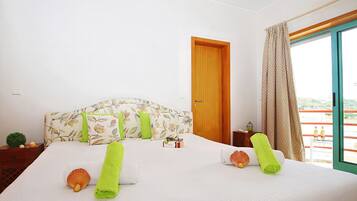 2 bedrooms, in-room safe, iron/ironing board, free WiFi