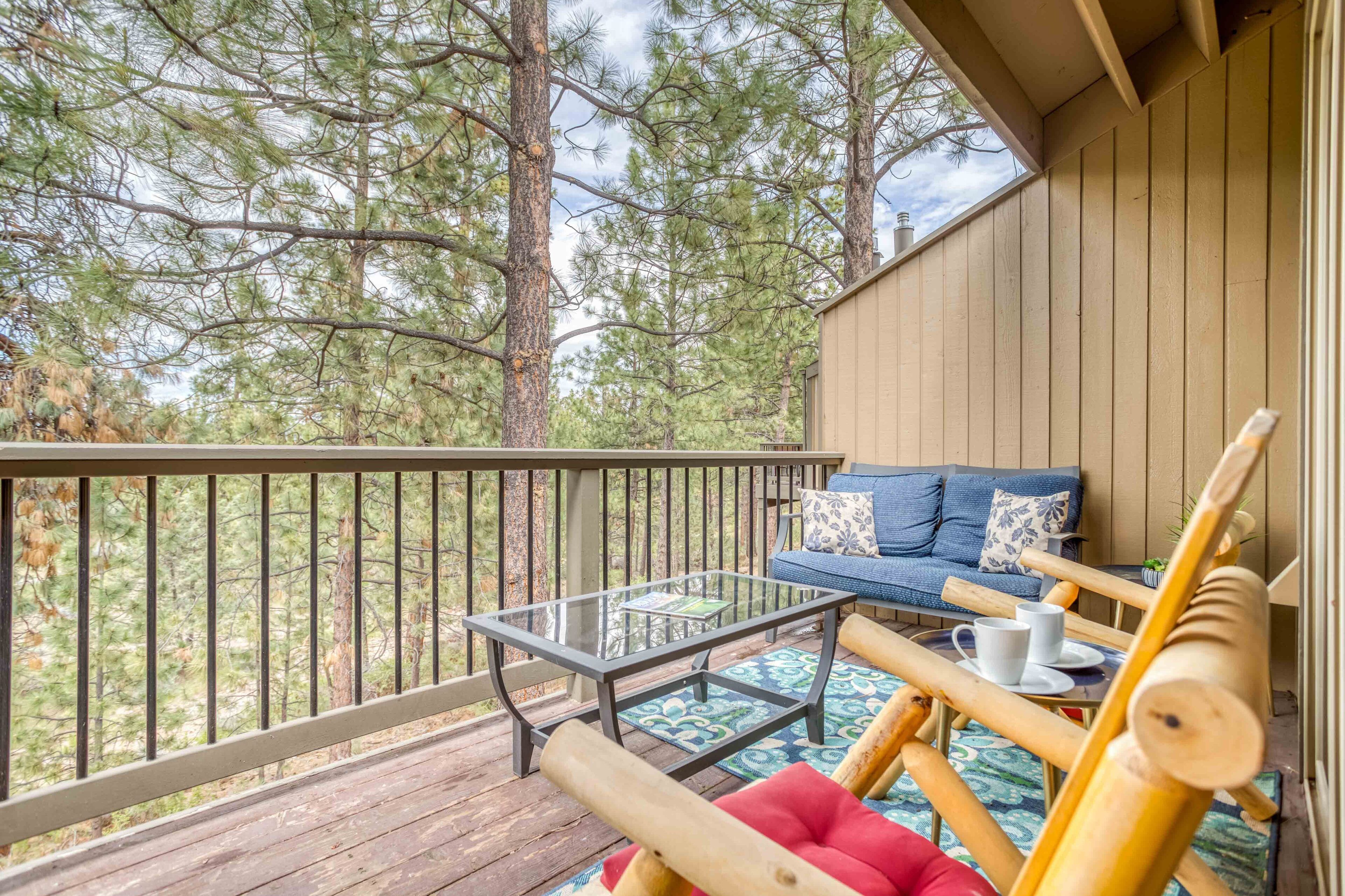 Updated Condo with AC, Access to Resort Amenities,Private Deck with Wooded Views