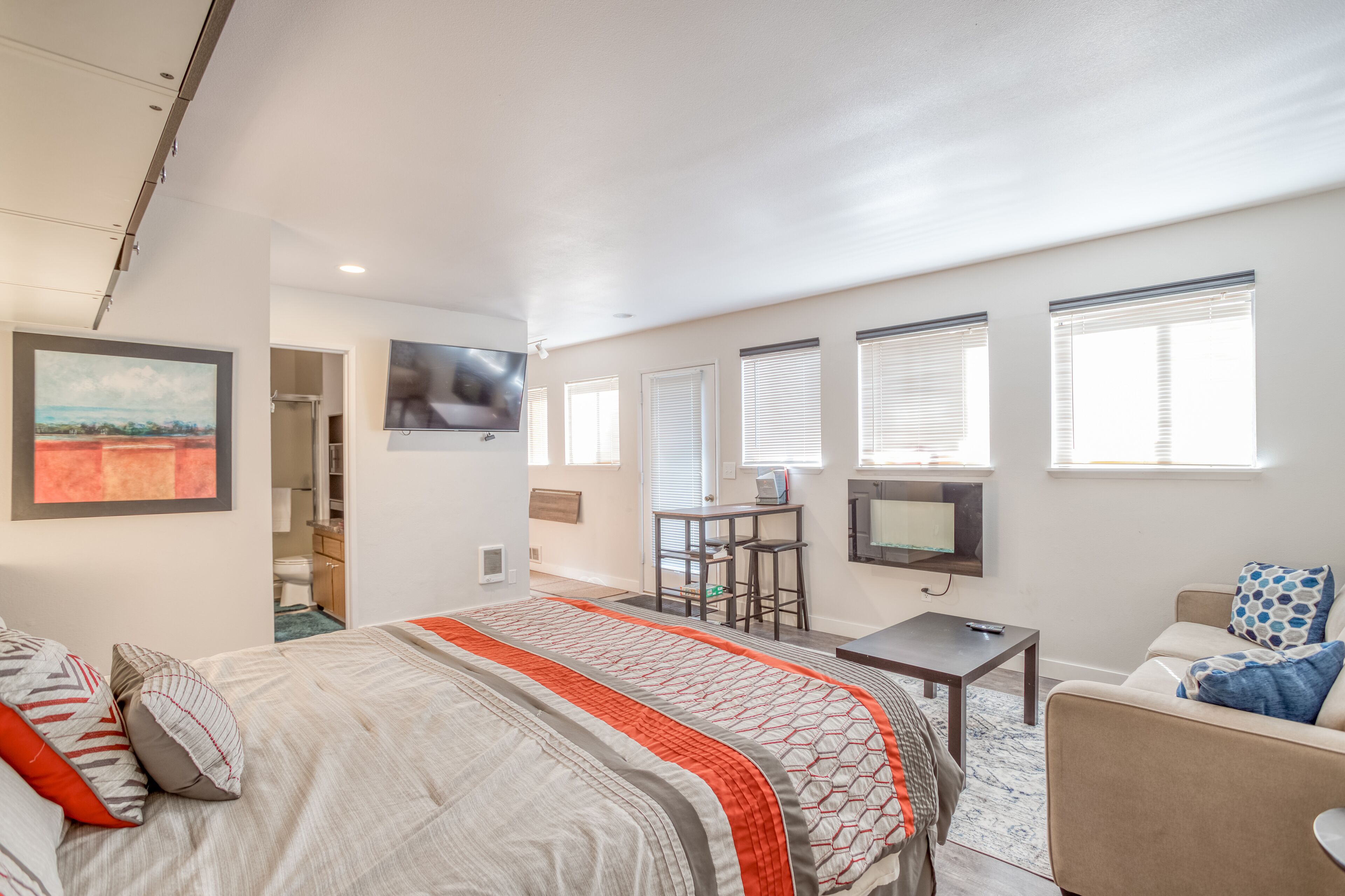 Cozy, Ground-level Sunriver Condo Has in-Wall Fireplace