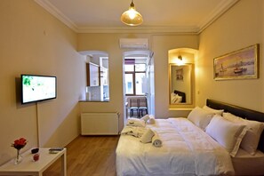 Studio Suite (Double) | Minibar, in-room safe, individually decorated, individually furnished - Sunshine Taksim Suite (Istanbul)