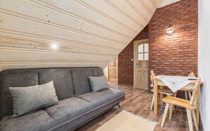 Habitación doble, 1 cama matrimonial y sofá cama (Attic) | Muebles diferentes, wifi gratis y ropa de cama 