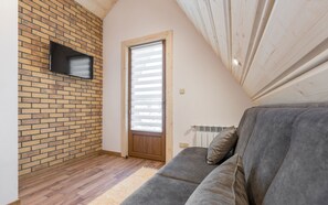 Habitación doble, 1 cama matrimonial y sofá cama (Attic) | Muebles diferentes, wifi gratis y ropa de cama 