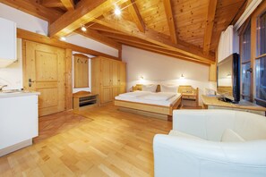 1 bedroom, hypo-allergenic bedding, in-room safe, individually decorated - Gästehaus Bergwinkl (Reit im Winkl)