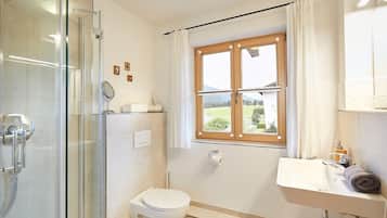 Comfort Condo, 1 Bedroom, Mountain View (Unterberg) | Bilik Mandi | Pancuran mandi, pengering rambut, lantai dipanaskan, tuala disediakan