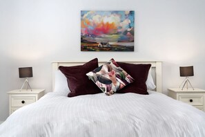 4 bedrooms, iron/ironing board, WiFi, bed sheets