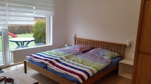 Desk, blackout drapes, free WiFi, bed sheets