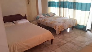 Quadruple Room | Iron/ironing board, free WiFi, bed sheets