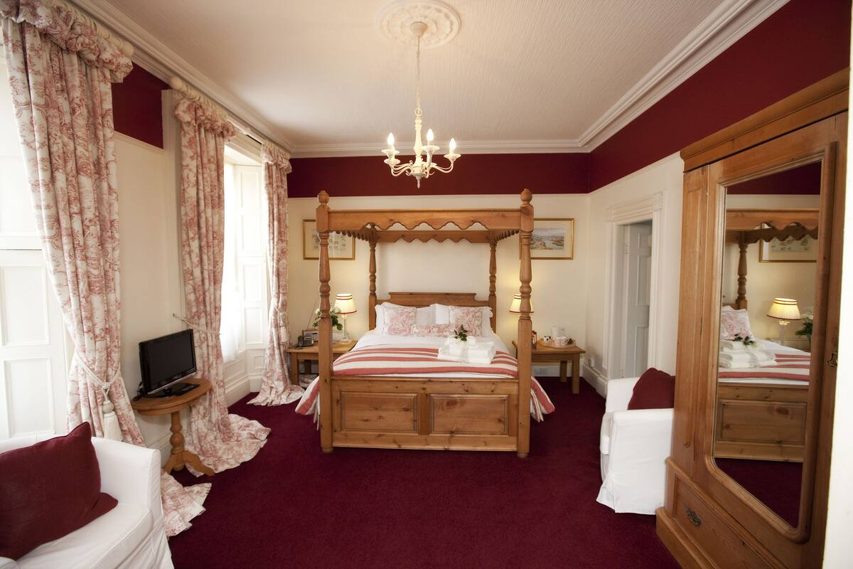 Deluxe Room | Iron/ironing board (on request), cribs (free), WiFi (free)