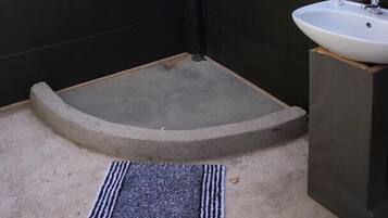 Comfort Tent, 1 Bedroom | Bathroom | Shower, towels