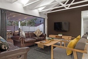 Standard House, 3 Bedrooms | Living area - Villa Lyrique (Cape Town)