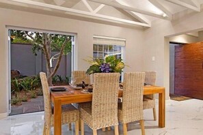 Standard House, 3 Bedrooms | In-room dining