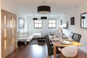 Apartment, 3 Bedrooms | In-room dining - Hampden Apartments - The Henry (Windsor)