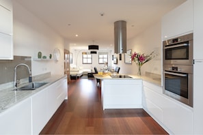 Private kitchen - Hampden Apartments - The Henry (Windsor)