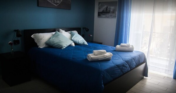 Individuell eingerichtet, Schreibtisch, schallisolierte Zimmer