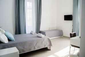 Individuell eingerichtet, Schreibtisch, schallisolierte Zimmer