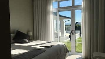 Family House, 4 Bedrooms | Free WiFi, bed sheets