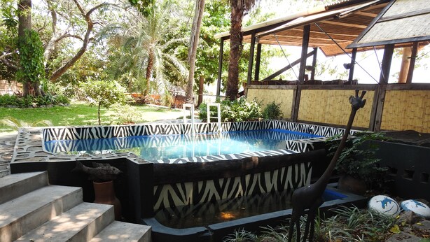 Outdoor pool, sun loungers - Norman Carr Cottage (Monkey Bay)
