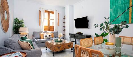 公寓 (3 Bedrooms) | 起居區 | 32-吋電視,提供有線頻道