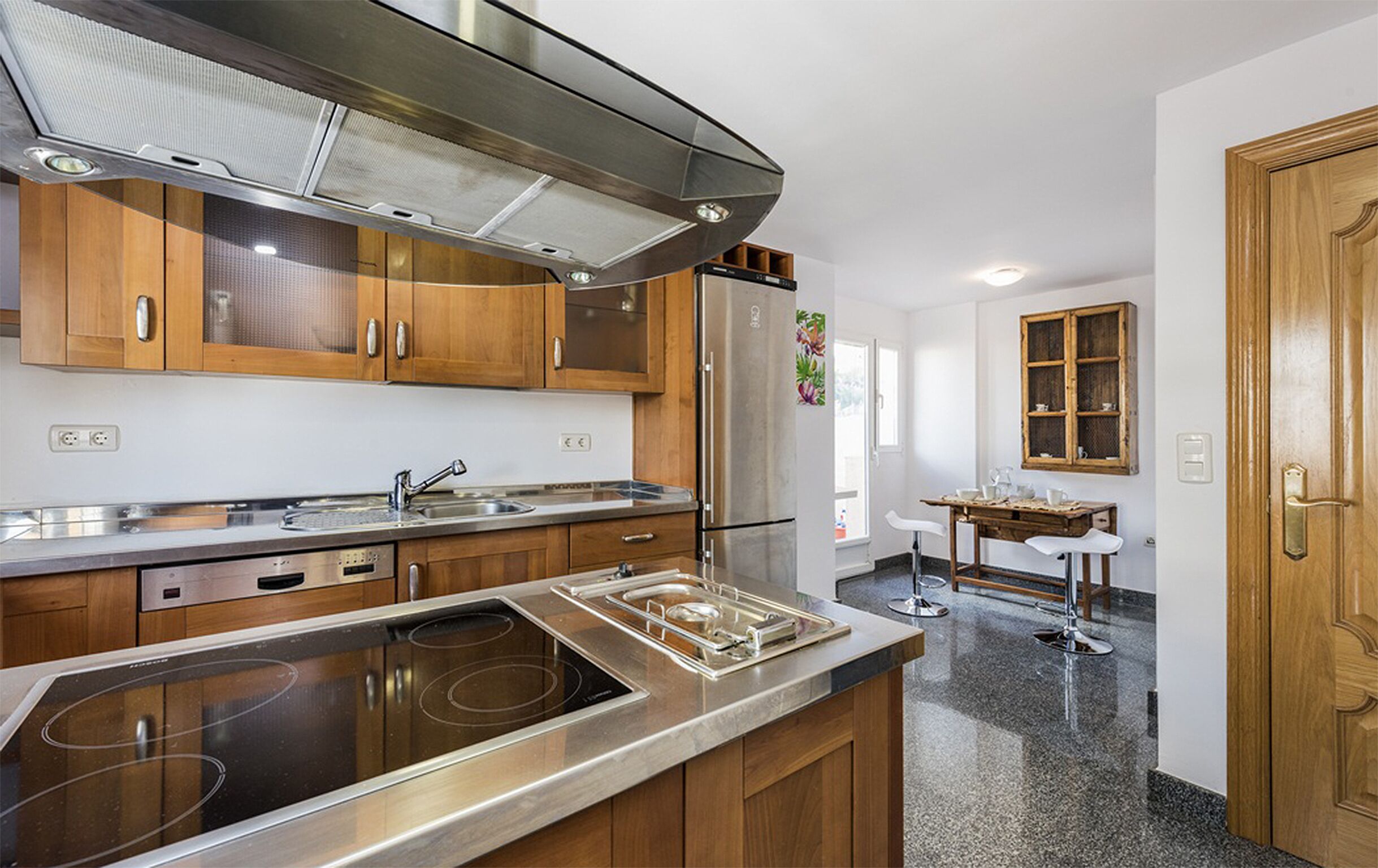 Apartemen, 3 kamar tidur | Dapur pribadi | Lemari es besar, microwave, oven, dan mesin pencuci piring