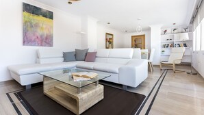 Unclassified image, 5 of 18, button - Fabulous Penthouse Prime Location. 3 Bd & Private Terrace & Views to Alhambra. Ático Plaza Nueva (Granada)